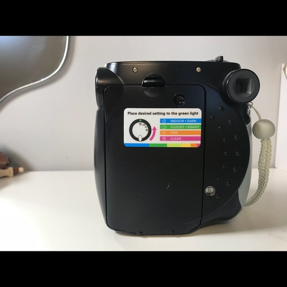 Black Polaroid camera - Picture 3 of 6